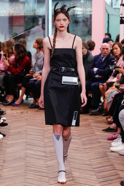 Look 3